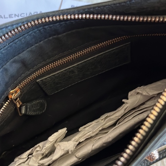 Balenciaga Crossbody Bag in Agneau - Picture 4 of 6